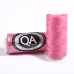 FIL A COUDRE Q.A. 100% POLYESTER 40/2 BOBINES 500 M. FUSCHIA